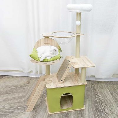 Condo a più livelli per gatti con pali da graffio Sisal e costruzione in legno durevole