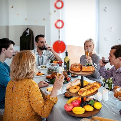 Tavolo di legno per le torte da tavola per i festeggiamenti di nozze e compleanni 202407