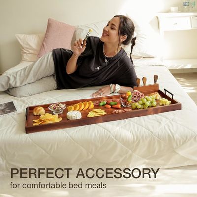 Grande tavolo di legno per mostrare e servire i vostri formaggi preferiti