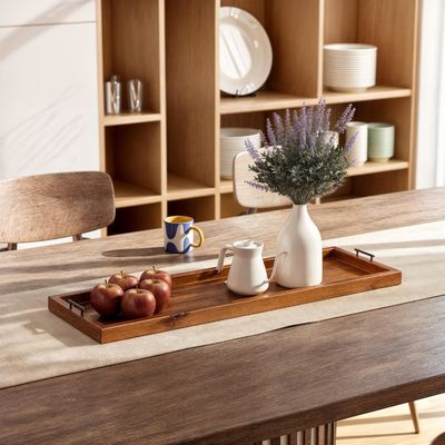 Grande tavolo di legno per mostrare e servire i vostri formaggi preferiti