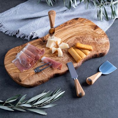 Tavola di taglio di legno d'oliva personalizzata e ecologica per il taglio e il formaggio