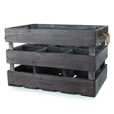 Casella massiccia di vino in legno marrone in stile vintage con maniglie e colore macchia