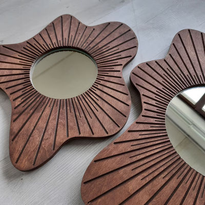 Bello specchio da parete per la decorazione della sala da pranzo e dell'entrata