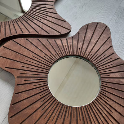 Bello specchio da parete per la decorazione della sala da pranzo e dell'entrata