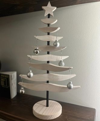 Materiali ecologici Albero di Natale in legno bianco per una vacanza più verde