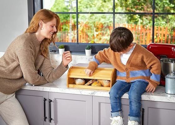 Tieni il pane fresco e la cucina organizzata con la nostra assemblea