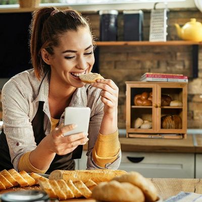 Ordine su misura Scatola di pane in legno multifunzione con tavolo da taglio per il bancone della cucina