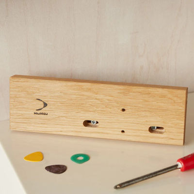 Stand per la chitarra in legno con supporto a parete personalizzato per il tuo spazio di esibizione