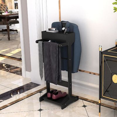 Rack per abbigliamento in legno con scaffali e stand per camerieri