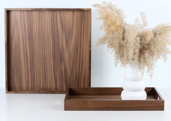 Taglio di legno di noce per la casa con maniglie