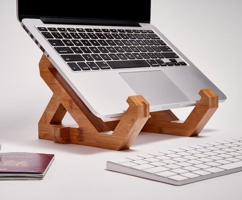 Stand per laptop in bambù regolabile per notebook e portabook in design conveniente