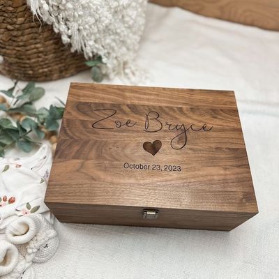 Scatola di ricordi per bambini in legno fatta a mano con noce regalo personalizzato per i ricordi del bambino