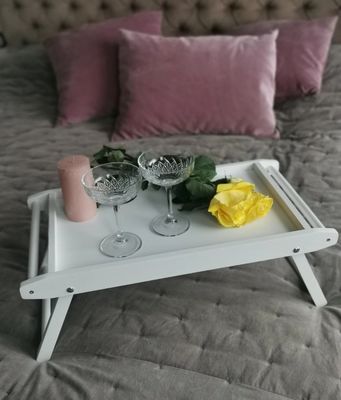 Colazione rettangolare in vassoio con gambe pieghevoli risparmia spazio e gode di spuntini personalizzati