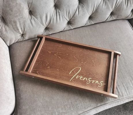 Colazione rettangolare in vassoio con gambe pieghevoli risparmia spazio e gode di spuntini personalizzati