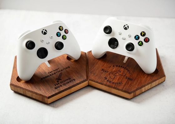 Stand per giocatori regolabile La combinazione ideale di bambù e acrilico per un gioco ottimale