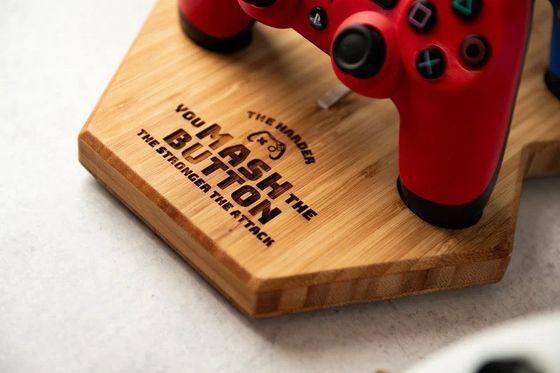 Stand per giocatori regolabile La combinazione ideale di bambù e acrilico per un gioco ottimale