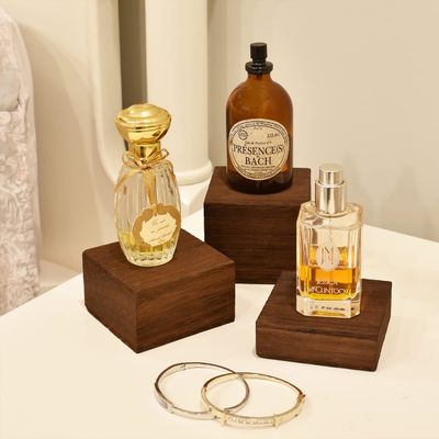 3 supporti di altezza diversa Display in legno Risers Set Logo personalizzato Verniciatura Manipolazione di stampa