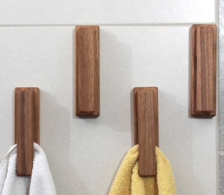 Classificazione porta asciugamani in legno Rack non pieghevole Agganci in legno di noce su richiesta