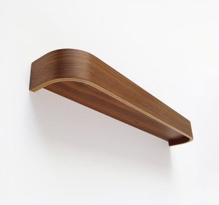Moderni scaffali in legno a bordo arrotondato OEM scaffale galleggiante a bordo a noce curva per la casa