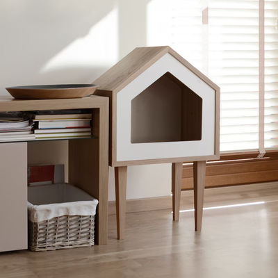 Casa per gatti all'interno Albero di legno di quercia Casa per gatti in colore legno naturale con contenitori di stoccaggio