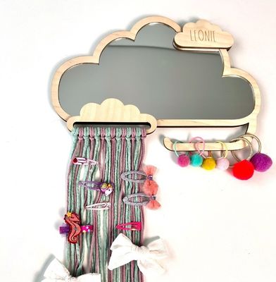 Specchio per bambini in legno a forma di nuvola su misura con graffetti per capelli e supporti per fasce di gomma
