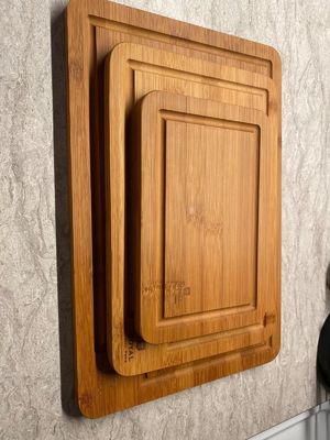 Set di tavola da taglio di legno di bambù rettangolare con accessori da cucina inclusi