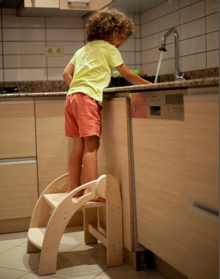 Logo personalizzato Scaffale a gradini in legno per bambini Scaffale pieghevole per bambini piccoli Disegno Montessori