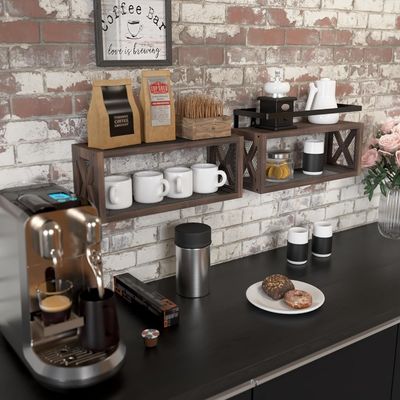 Risparmia spazio con ripiani di legno galleggianti e corrimano in stile agriturismo rustico marrone