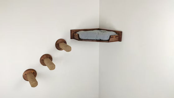 Casa da gioco per gatti con letto a torre in legno naturale