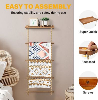 Scaletta a 5 livelli di scala in legno, piattaforma rustica per il deposito di coperte in agriturismo