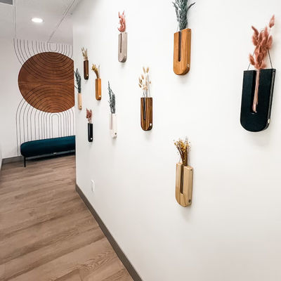 Stazione di propagazione in stile di design moderno per piantatrici a parete di legno e decorazioni domestiche