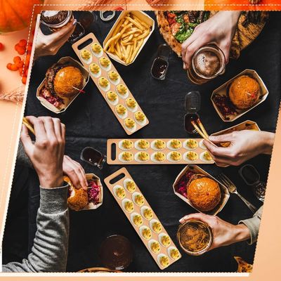 Taglia Uova per il Giorno del Ringraziamento, risparmia spazio con questo portapiatti in legno da 12 fori.