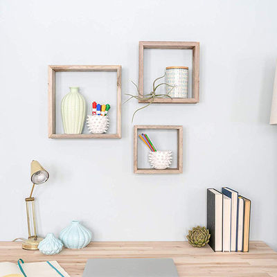 Organizza il tuo spazio con 3 classici ripiani galleggianti in legno naturale massello montati a parete