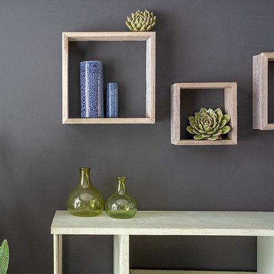 Organizza il tuo spazio con 3 classici ripiani galleggianti in legno naturale massello montati a parete