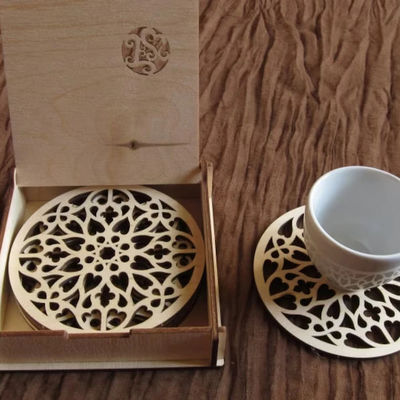 Sottopiani in rosetta di legno per tazze di caffè in betulla naturale e design rustico gotico