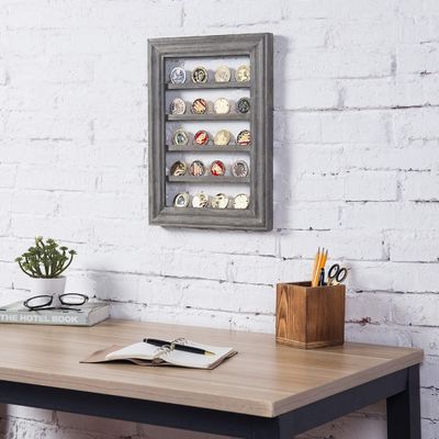 5-Tier Vintage Gray Wood Printing Burned Challenge Coin Display Rack per il montaggio a parete