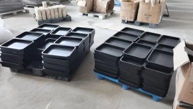 202406 Piatto di legno nero per la preparazione del cibo Materiale di legno di acacia Piatto di legno su misura con maniglie