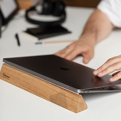 Disegno funzionale Stand per laptop in legno per Macbook Multifunzionale ed ergonomica