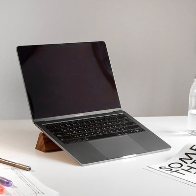Disegno funzionale Stand per laptop in legno per Macbook Multifunzionale ed ergonomica