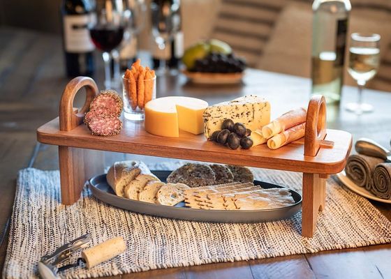 Contemporaneo piatto di legno alzato per la decorazione domestica