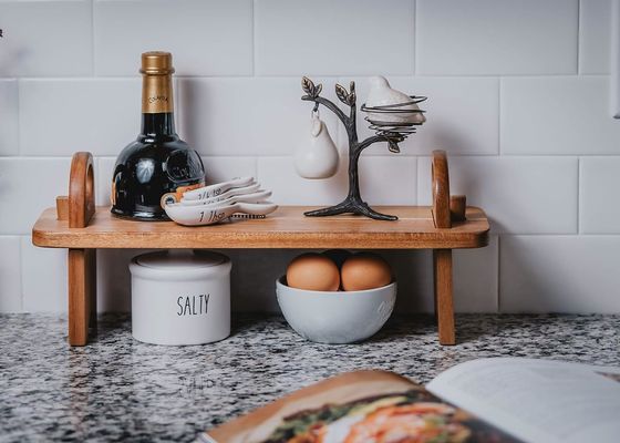 Contemporaneo piatto di legno alzato per la decorazione domestica