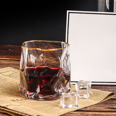 Coppa di vino in cristallo con linee contorte Logo personalizzato e opzioni multicolore