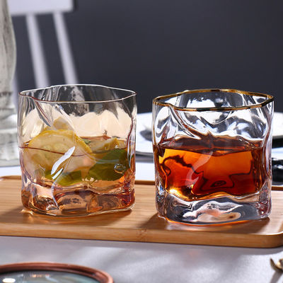 Tazze di vino in vetro a colori per qualsiasi occasione