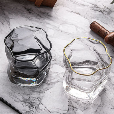 Tazze di vino in vetro a colori per qualsiasi occasione