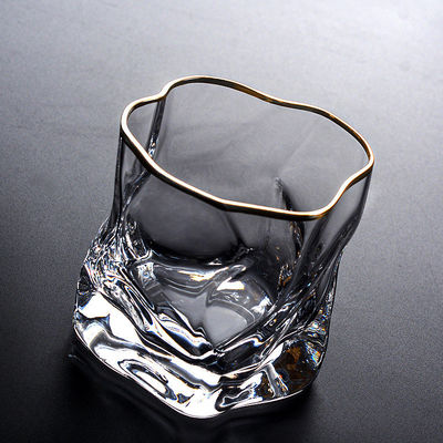 Tazze di vino in vetro a colori per qualsiasi occasione