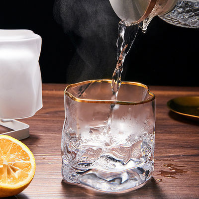 Tazze di vino in vetro a colori per qualsiasi occasione