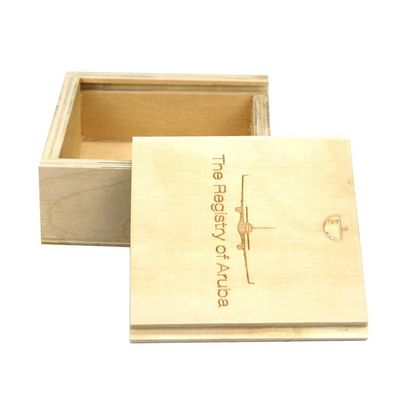 Altre scatole in legno da regalo 10x10x3.8cm di colore naturale con coperchio scorrevole di TIMBER