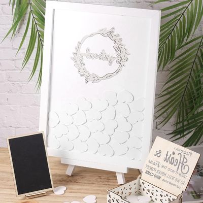 Incastri per feste di nozze con decorazioni in legno bruciato in campagna in stile europeo