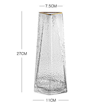 Vaso di cristallo in vetro rettangolare in massa - un elemento indispensabile per i matrimoni e per altre occasioni