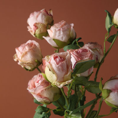 Decorazione di fiori di rosa di seta artificiale personalizzata per tutti i festival e le celebrazioni